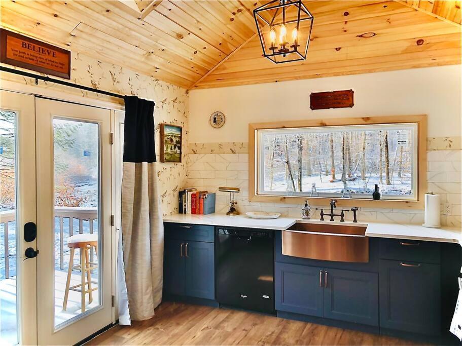 Charming 120-Year-Old Farmhouse By The Creek. Starlight ภายนอก รูปภาพ